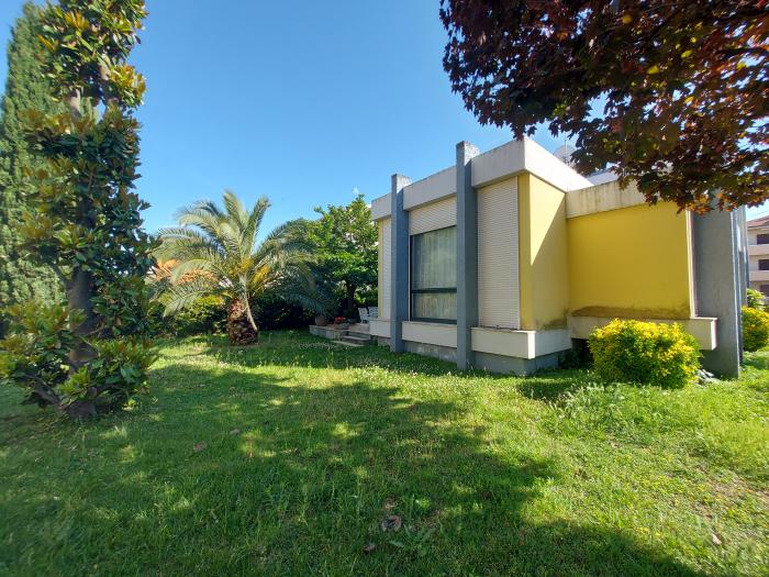 Vendita Mondolfo Marotta  di Mondolfo zona centro Villa luminosa  con parco recintato - Mq. 200 Bagni.3 Locali.9 - euro € 420000